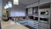 Casa Familiar com Piscina Privativa em Zimbros