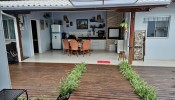 Casa Familiar com Piscina Privativa em Zimbros