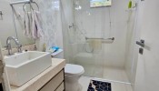 Casa Familiar com Piscina Privativa em Zimbros
