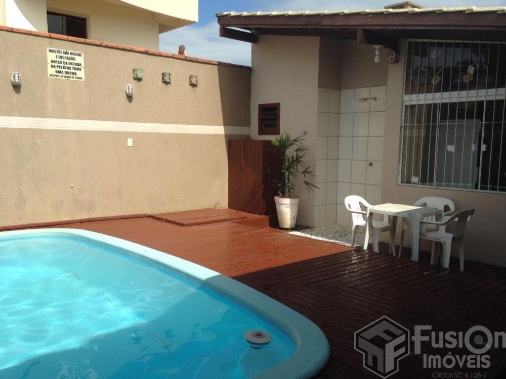 Casa Ampla com Piscina  350m da Praia de Mariscal