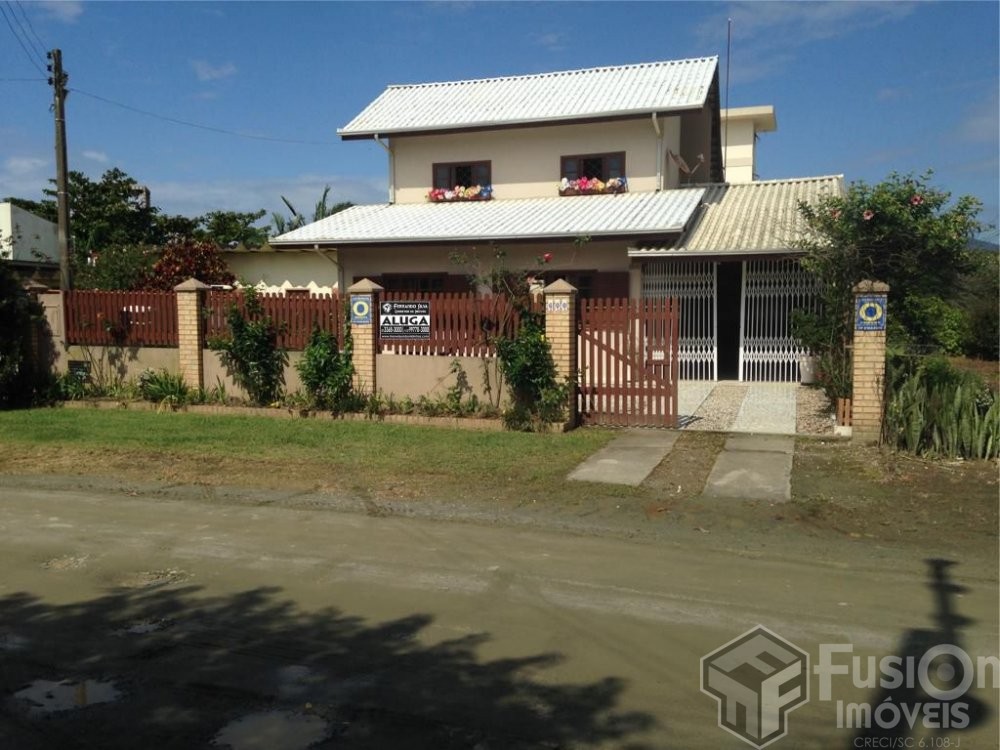 Casa Ampla com Piscina  350m da Praia de Mariscal