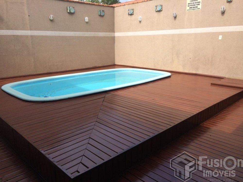 Casa Ampla com Piscina  350m da Praia de Mariscal