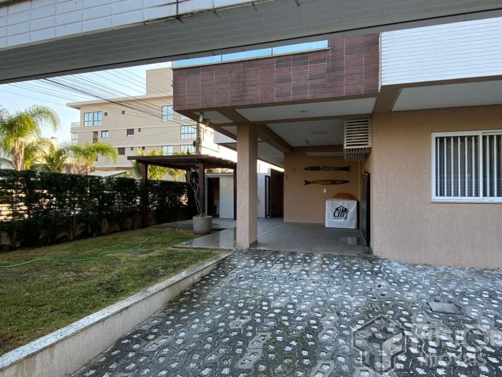 Amplo Apartamento a 80m da Praia de Mariscal