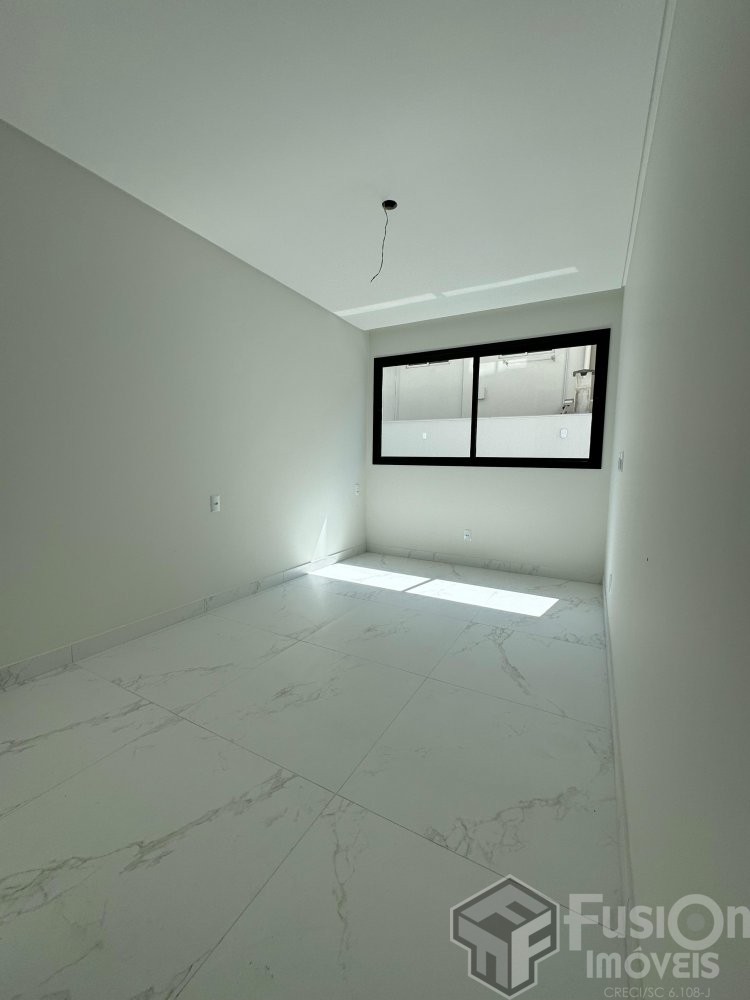 Apto Garden com 02 suites e 02 vagas.