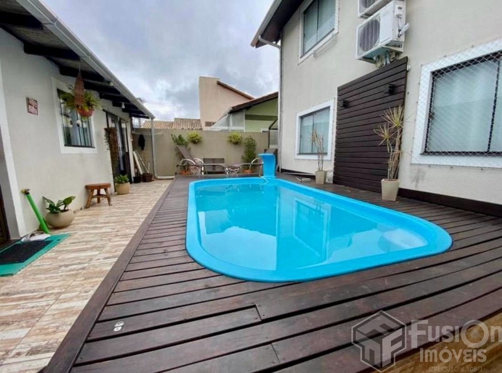 Casa com piscina Zimbros