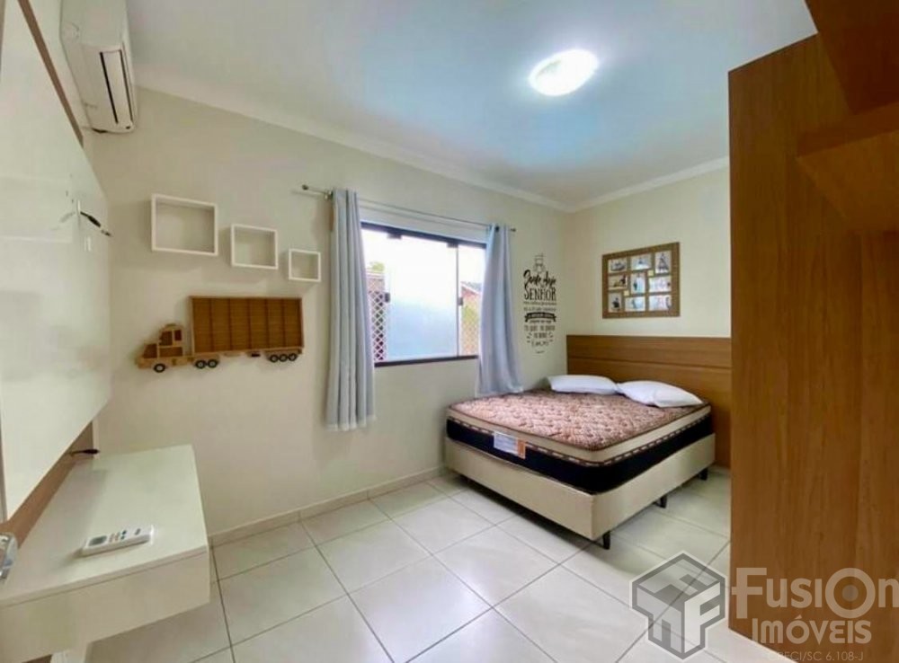 Casa com piscina Zimbros