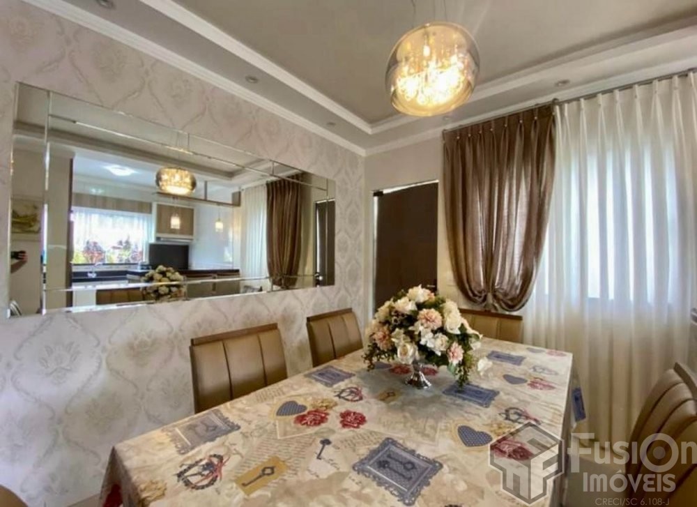 Casa com piscina Zimbros