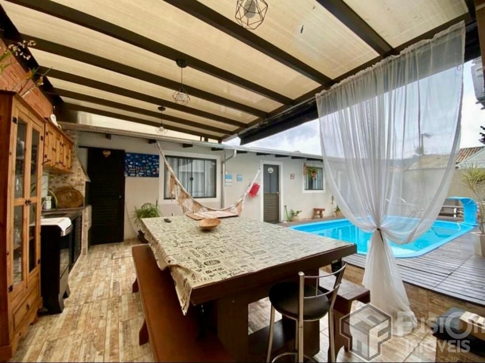 Casa com piscina Zimbros