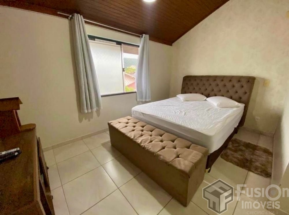 Casa com piscina Zimbros