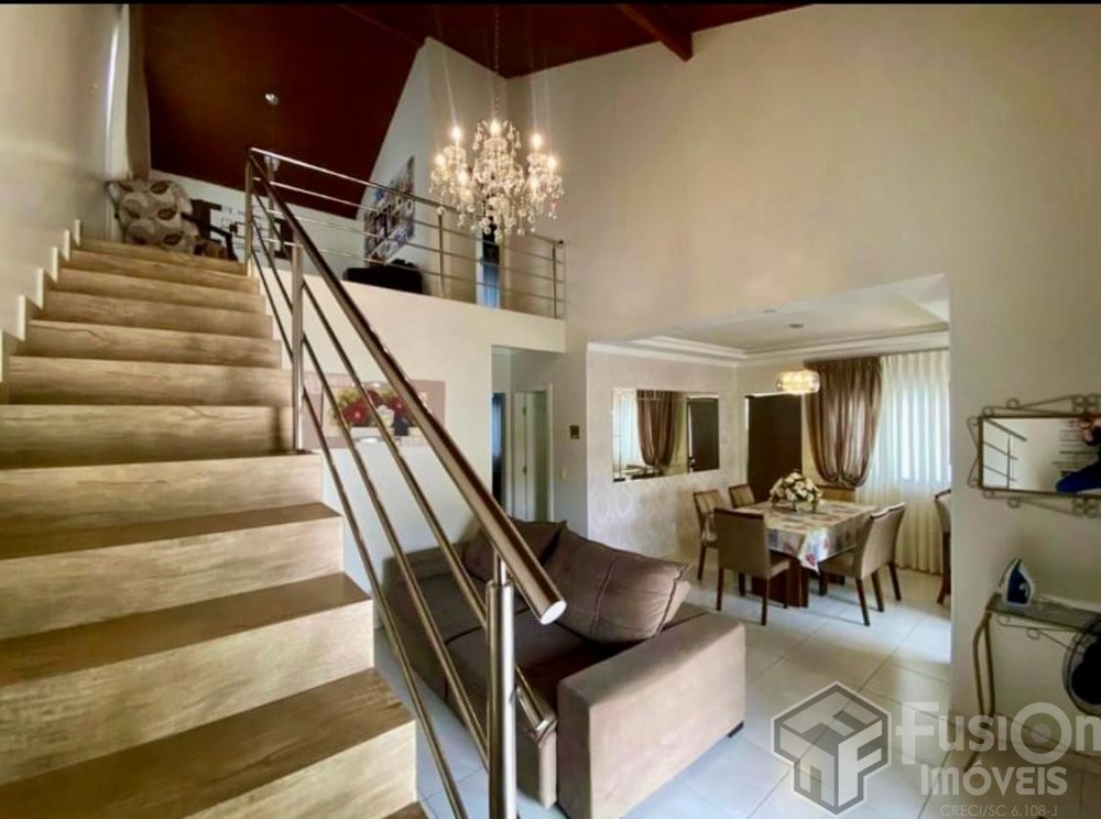 Casa com piscina Zimbros