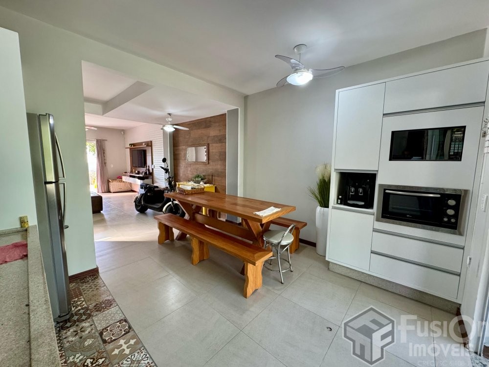 Sobrado no Zimbros 150m do mar