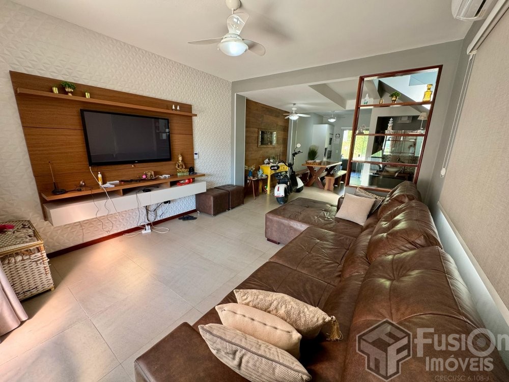 Sobrado no Zimbros 150m do mar