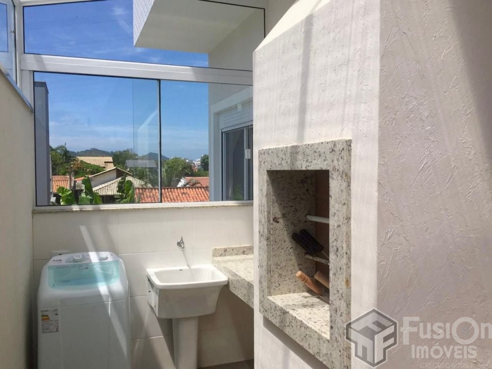 Apartamento 02 dormitrios na Praia do Mariscal