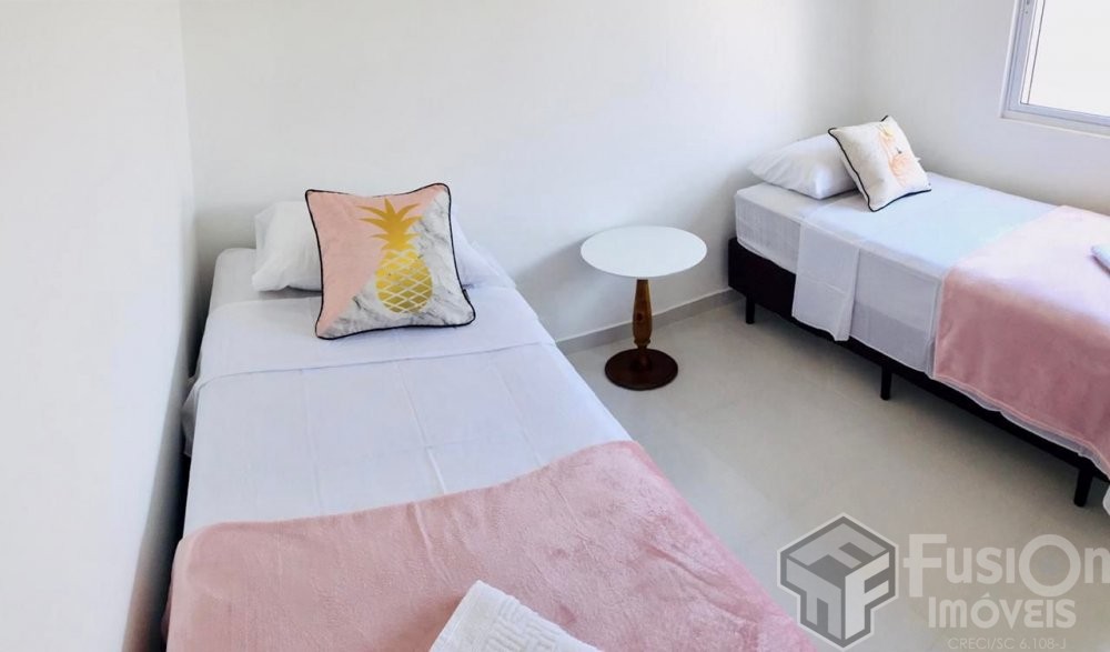 Apartamento 02 dormitrios na Praia do Mariscal