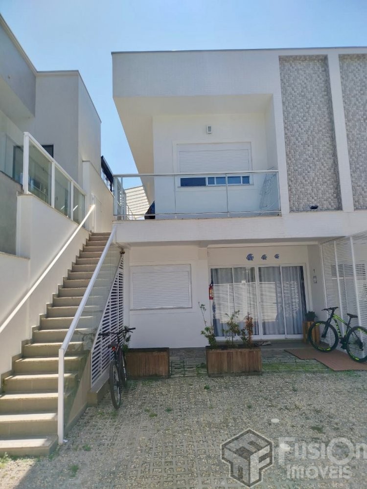 Apartamento 02 dormitrios na Praia do Mariscal