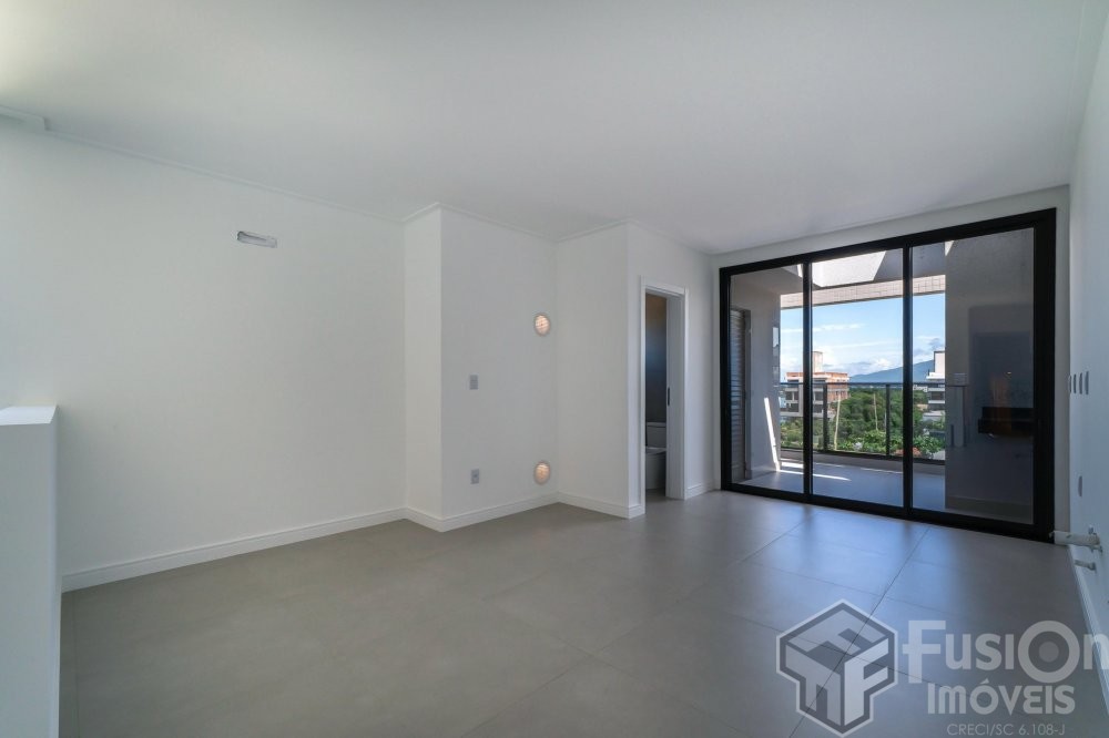 Cobertura Duplex a 170m do mar de Mariscal