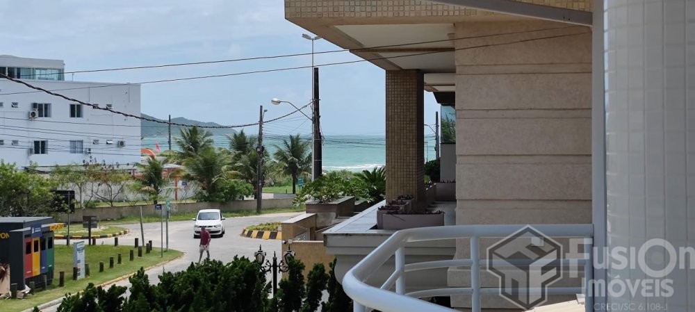 Apartamento com Vista Lateral do Mar a 100m da Pra