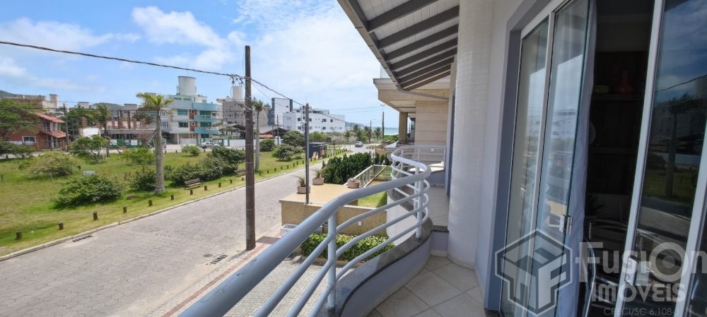 Apartamento com Vista Lateral do Mar a 100m da Pra