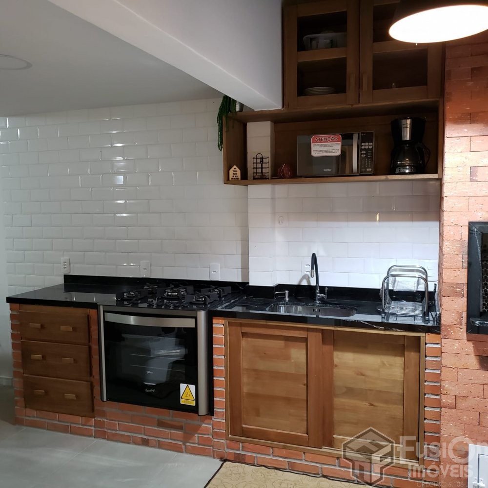 Sobrado no Residencial Cores do Mariscal  220m da