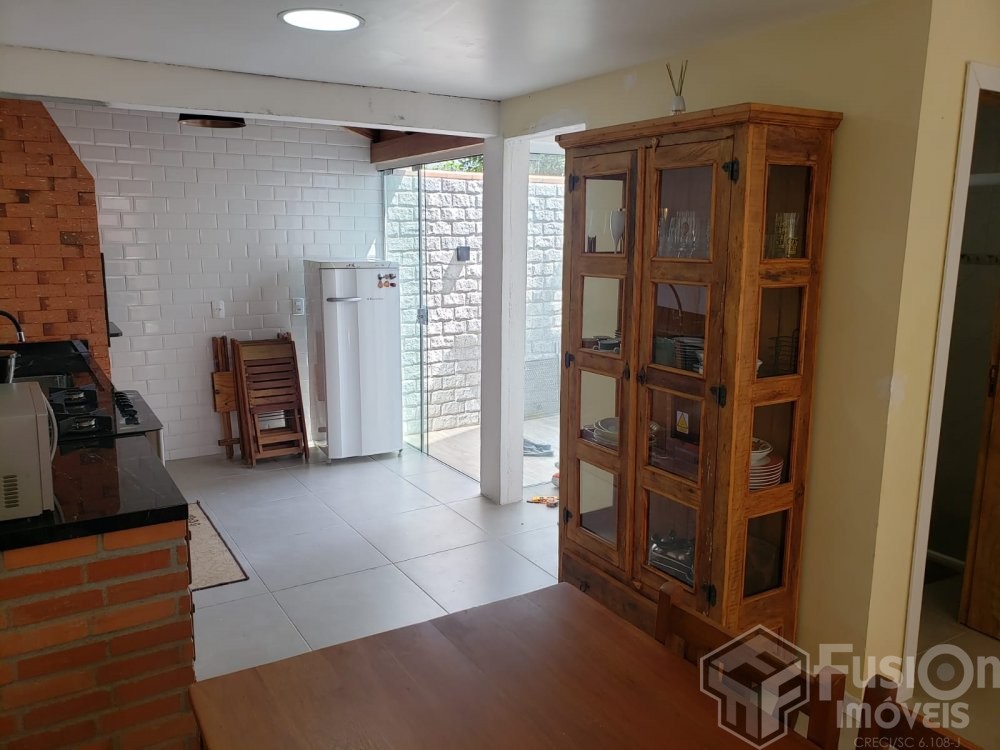 Sobrado no Residencial Cores do Mariscal  220m da