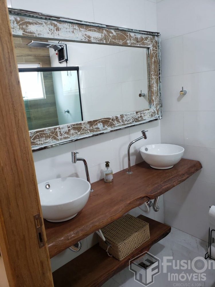 Sobrado no Residencial Cores do Mariscal  220m da