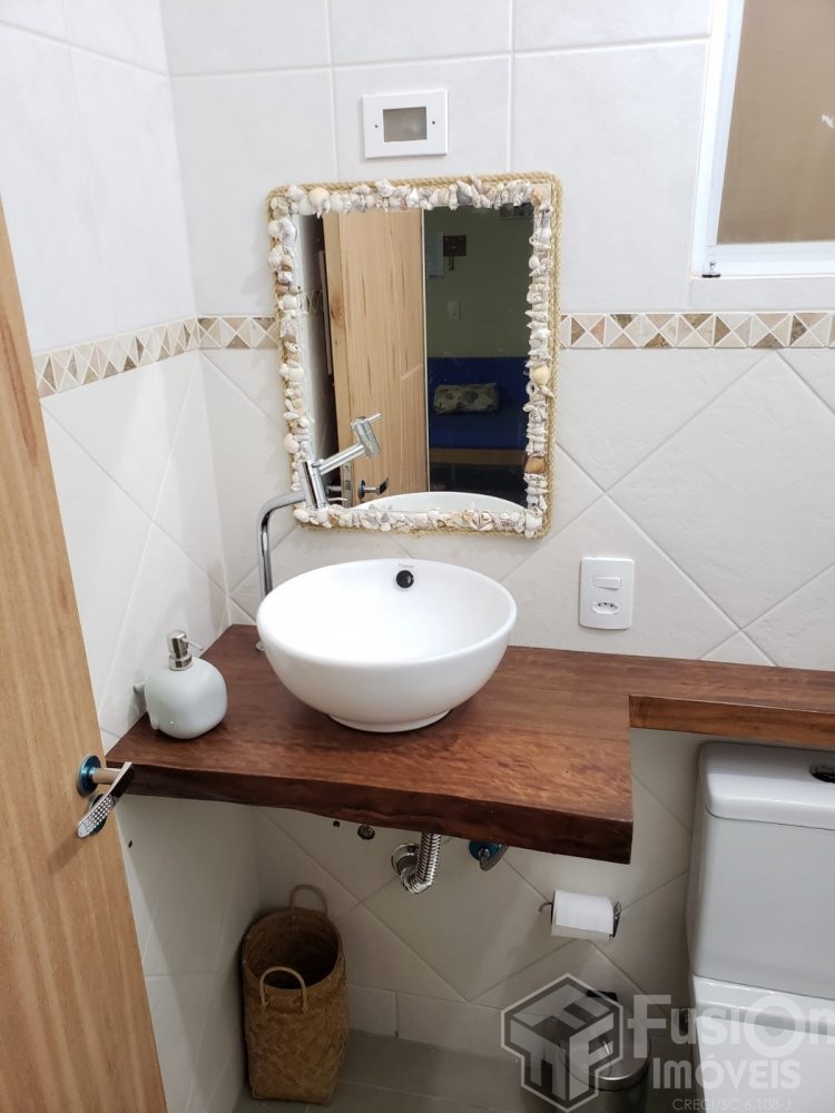 Sobrado no Residencial Cores do Mariscal  220m da