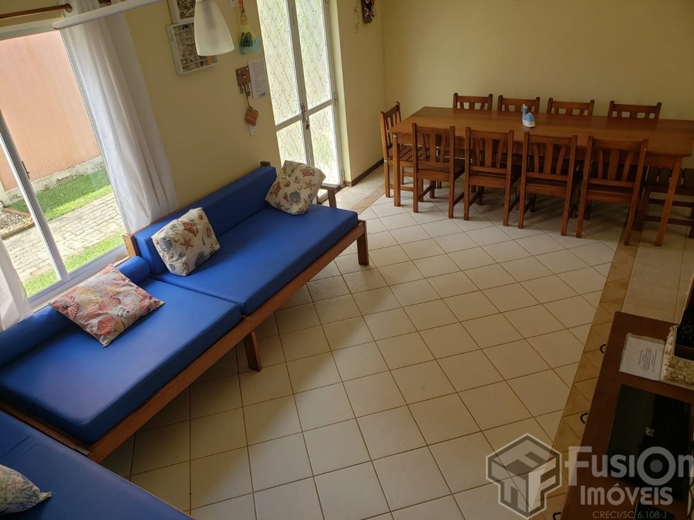 Sobrado no Residencial Cores do Mariscal  220m da