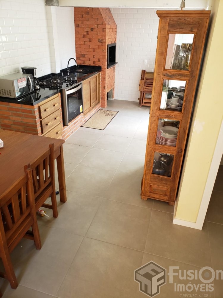 Sobrado no Residencial Cores do Mariscal  220m da