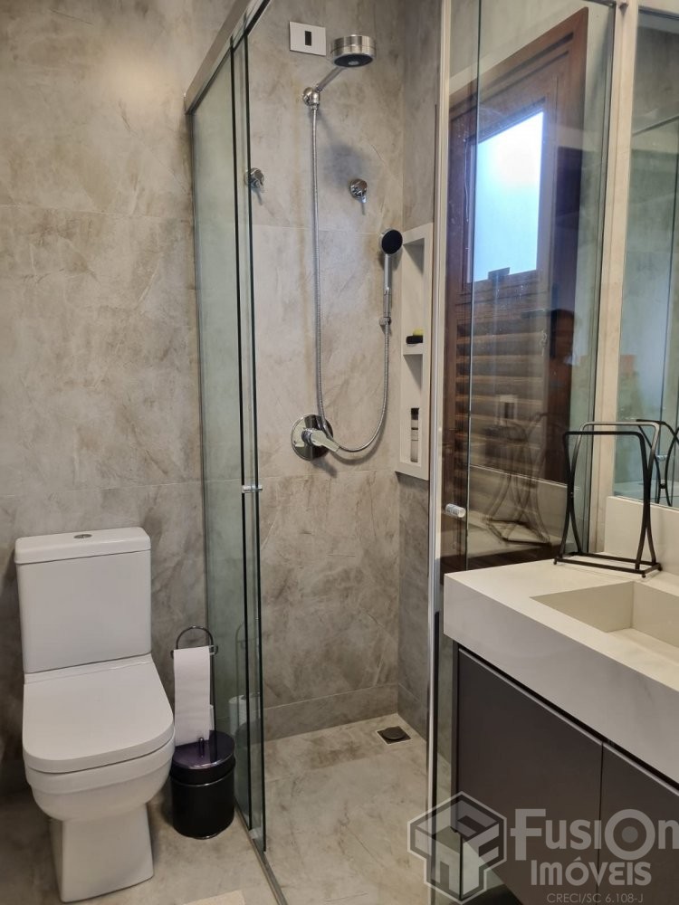 Excelente Sobrado Mobiliado em Zimbros