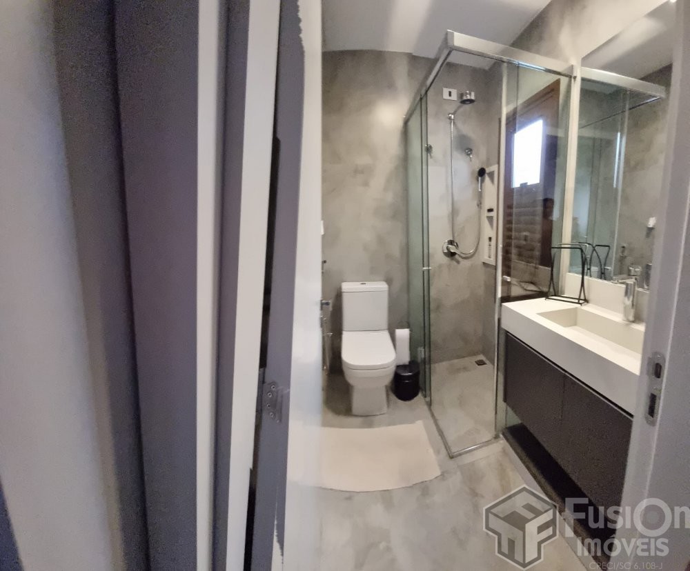 Excelente Sobrado Mobiliado em Zimbros