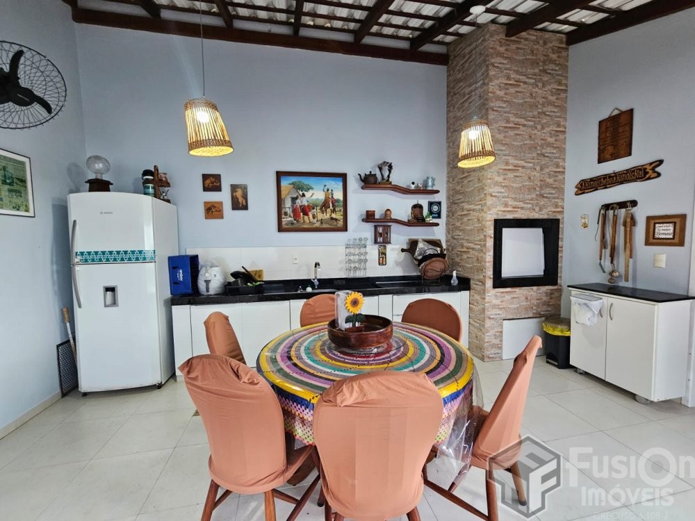 Casa Familiar com Piscina Privativa em Zimbros