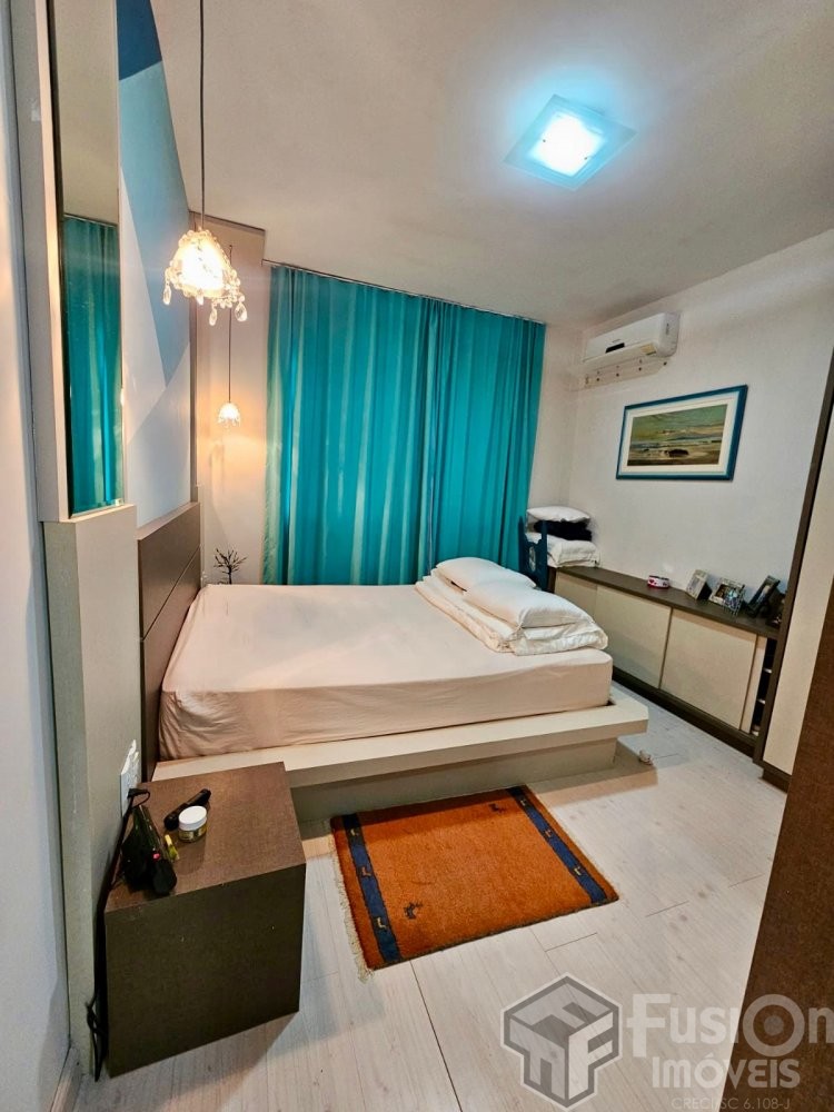 Casa Familiar com Piscina Privativa em Zimbros