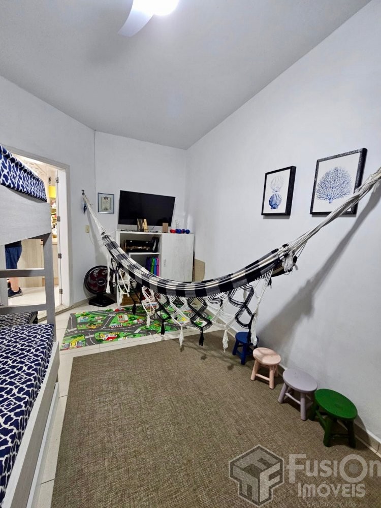 Casa Familiar com Piscina Privativa em Zimbros