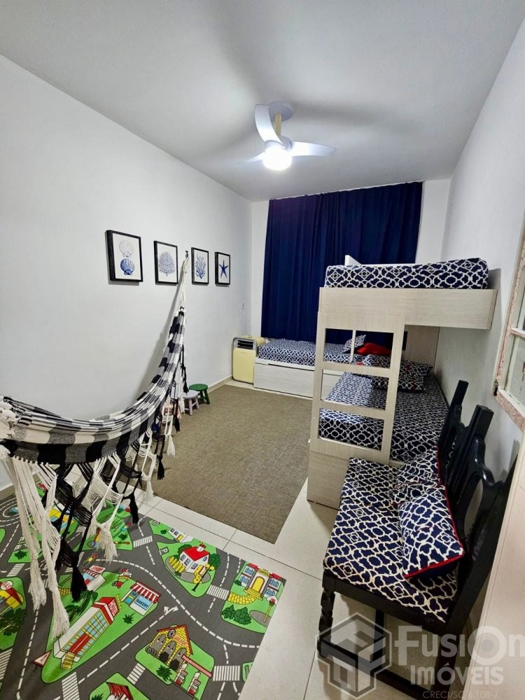 Casa Familiar com Piscina Privativa em Zimbros