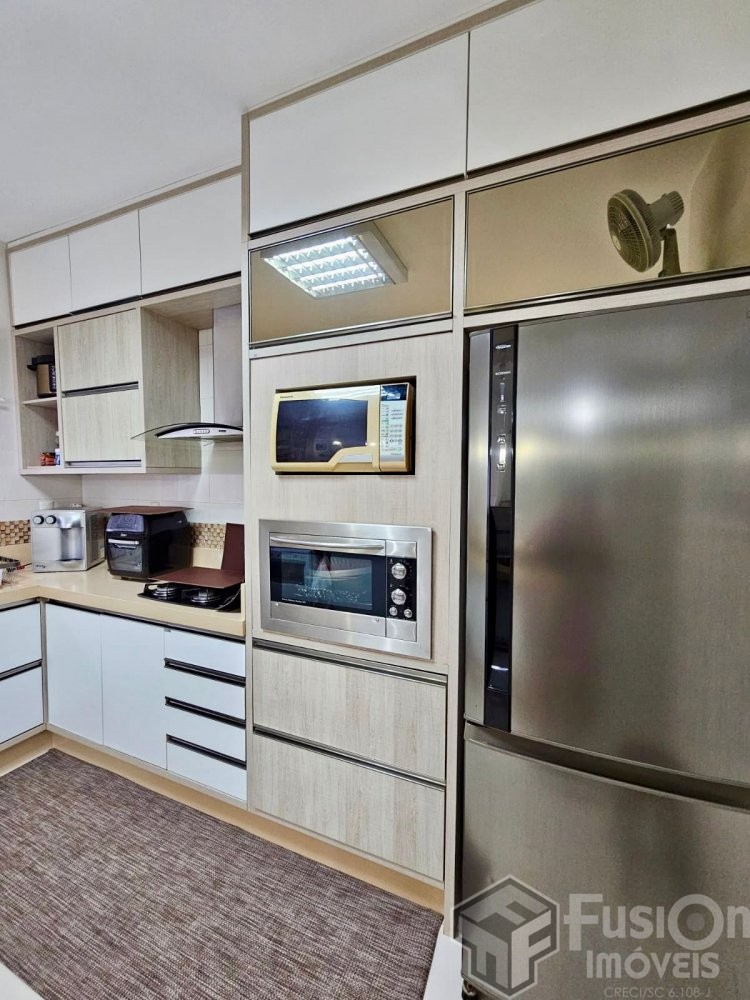 Casa Familiar com Piscina Privativa em Zimbros