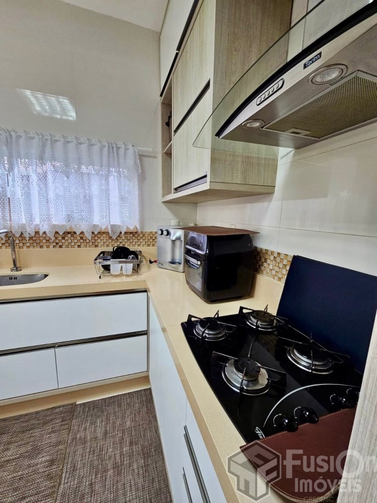 Casa Familiar com Piscina Privativa em Zimbros