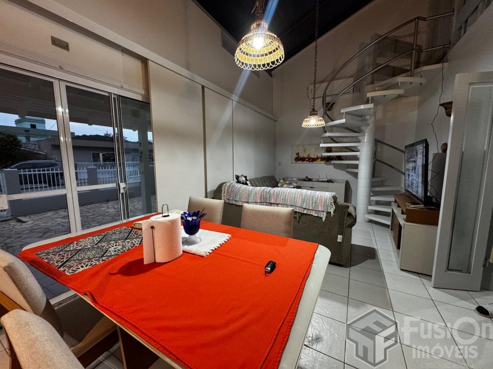 Linda Casa com Mezanino 250 Metros praia de zimbro