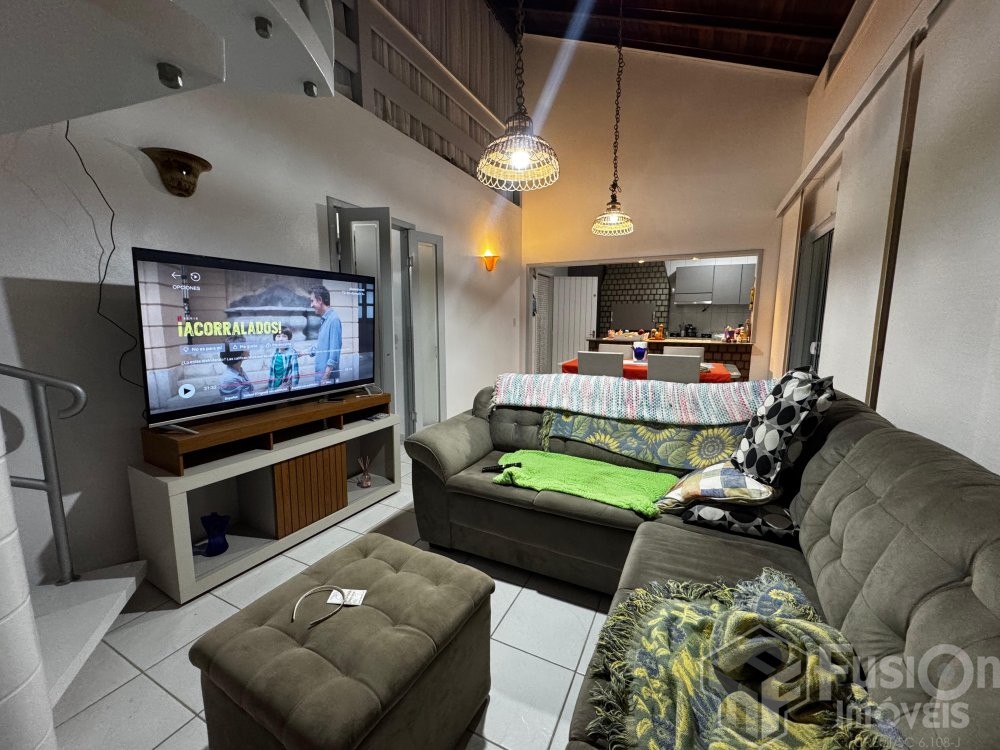 Linda Casa com Mezanino 250 Metros praia de zimbro