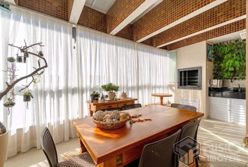 Linda Cobertura com vista mar