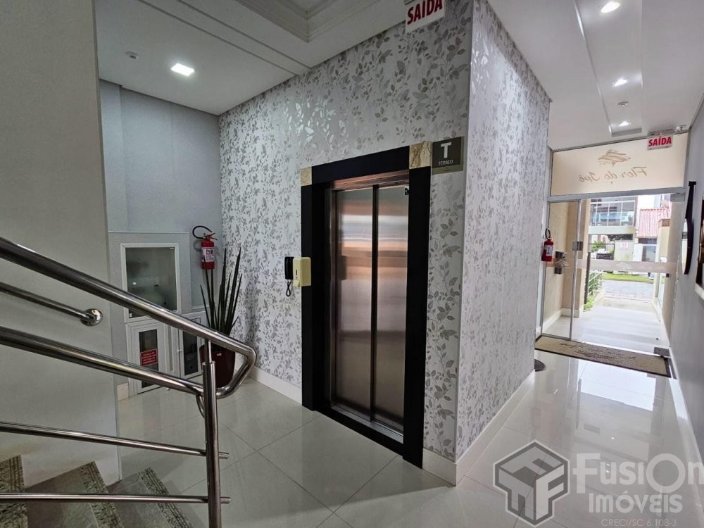 Linda Cobertura com vista mar