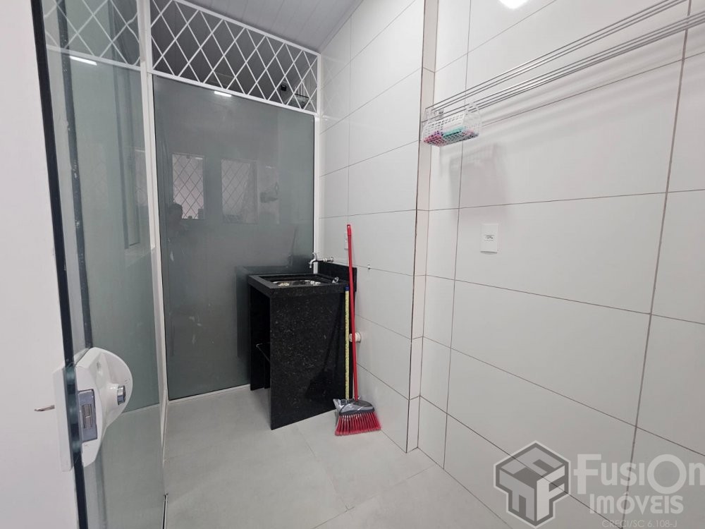 Casa � 500m da Praia de Zimbros