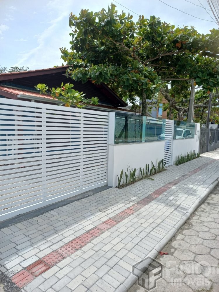 Casa Colonial 80m da Praia Zimbros