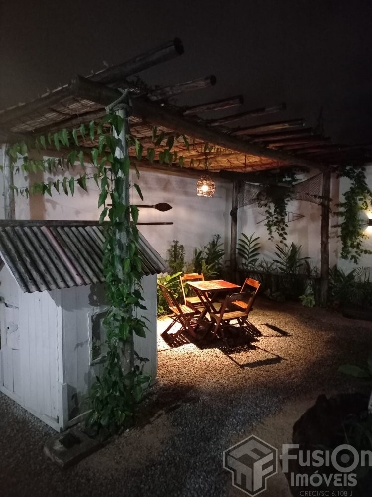 Casa Colonial 80m da Praia Zimbros